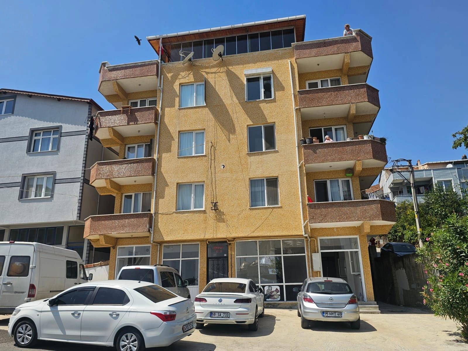 Komplettes Gebäude Zum Verkauf: 6 Einheiten Mit 3+1 Und 2 Einheiten Mit 210 M2 Arbeitsplätzen