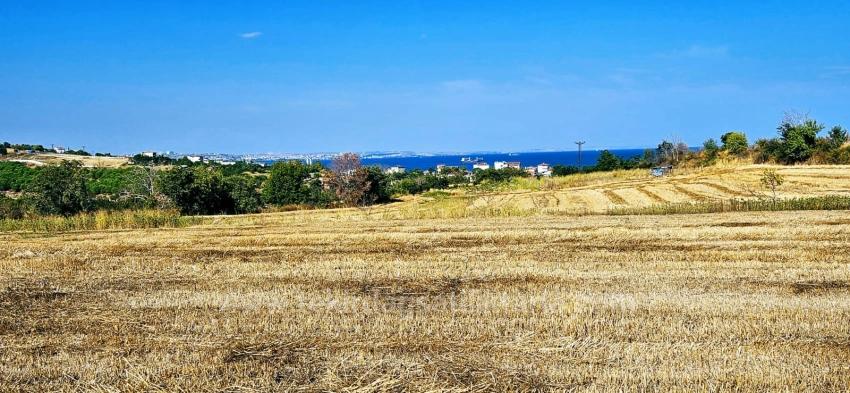 615 M² Großes Eckgrundstück Zum Schnäppchenpreis In Der Nähe Des Flughafens