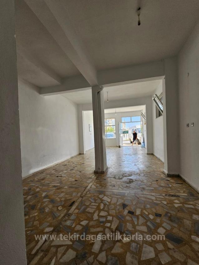 Komplettes Gebäude Zum Verkauf: 6 Einheiten Mit 3+1 Und 2 Einheiten Mit 210 M2 Arbeitsplätzen