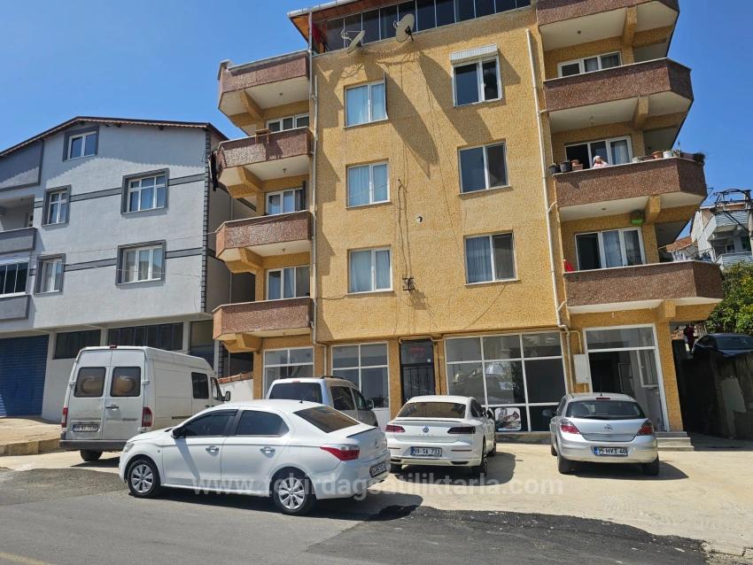 Komplettes Gebäude Zum Verkauf: 6 Einheiten Mit 3+1 Und 2 Einheiten Mit 210 M2 Arbeitsplätzen