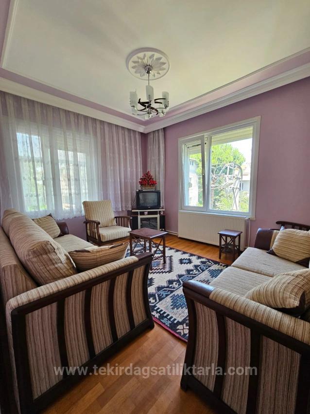 Komplettes Gebäude Zum Verkauf: 6 Einheiten Mit 3+1 Und 2 Einheiten Mit 210 M2 Arbeitsplätzen