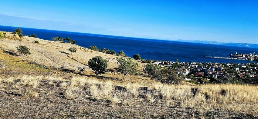 530 M² Großes Eckgrundstück Mit Fertiger Infrastruktur Und Herrlichem Meer- Und Naturblick.