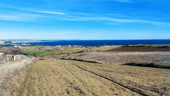 Preisgünstiges Grundstück Mit Freiem Blick Auf Meer, Natur Und Stadt, Bebauungsplan Für 20 % Zweigeschossige Bebauung.