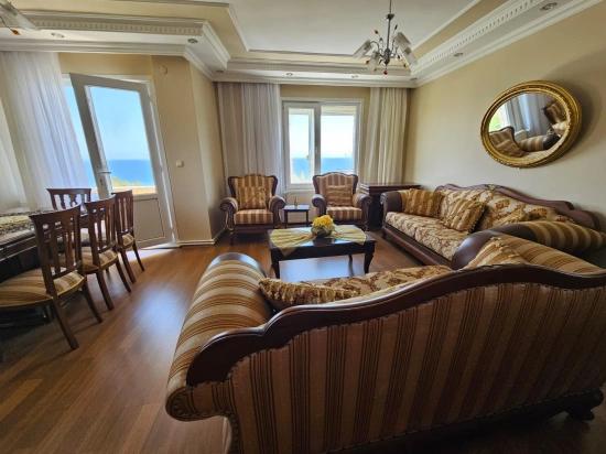 Complete Building For Sale: 6 Units Of 3+1 And 2 Units Of 210 M2 Workplaces