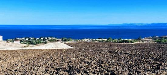 **земельный Участок С Полным Видом На Море И Разрешением На Строительство (30%) Трехэтажного Здания В Районе Топагач, Текирдаг.**