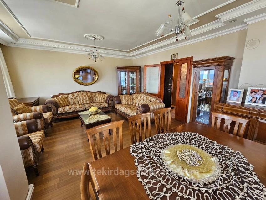 Komple Satılık Bina 6Adet 3+1 2 Adet 210 M2 İş Yeri