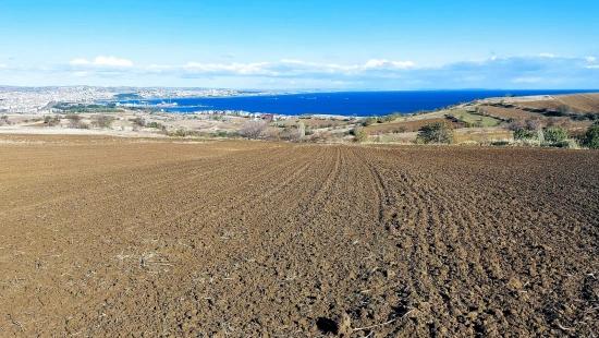 Tekirdağ Barbaros'ta Panoramik Deniz ve Şehir Manzaralı Arsa