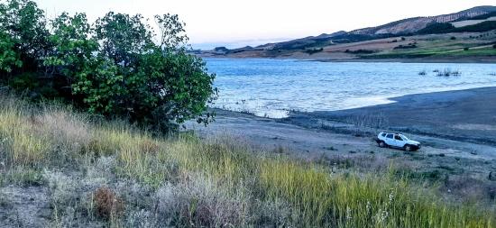 İhtiyaçtan Acil Satılık Baraj Cepheli Müstakil Tapulu Fırsat Tarla